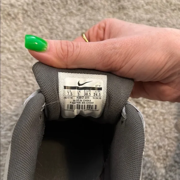 Nike Air Max Gray Sneakers 7.5 - Picture 9 of 9